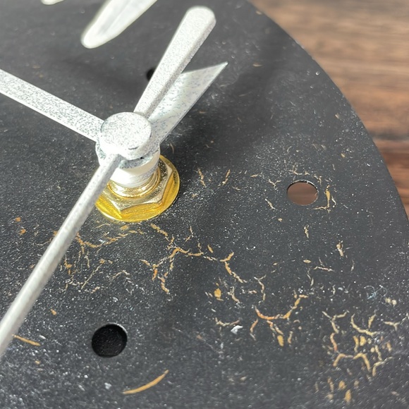 Unique and adorable metal cat clock artisan hand crafted with moving tail! - Picture 14 of 17